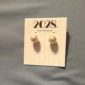 2028 Classic Pearl Earrings